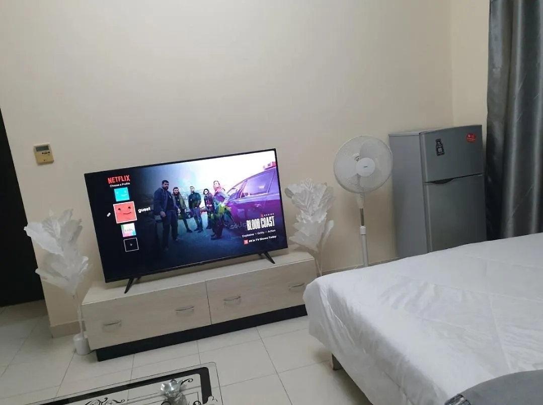 Apartment Masters Bedroom With Balcony & Shared Kitchen Dubai
